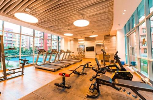 Fitness centrum a/nebo fitness zařízení v ubytování TATA Rio De Goa, Good Stay 2 BHK Pool View Premium Apartment, 805