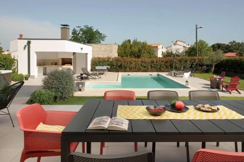 Πισίνα στο ή κοντά στο Villa Zen, a real relaxing feeling in Pula