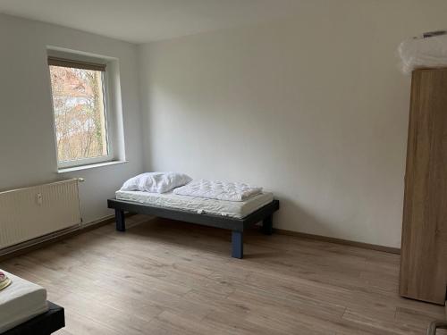 a room with a bed in the corner of a room at Monteurswohnungen Ferropolis in Gräfenhainichen