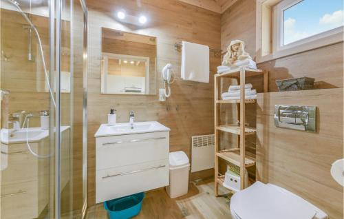 a bathroom with a toilet sink and a shower at Beautiful Home In Ustronie Morskie With Kitchen in Ustronie Morskie