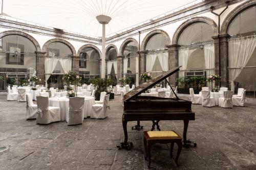 Εστιατόριο ή άλλο μέρος για φαγητό στο Palazzo Caracciolo Naples