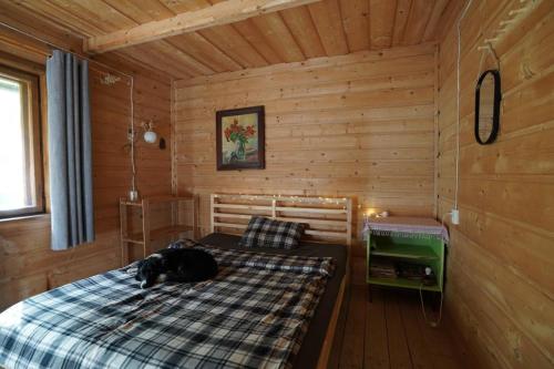 Giường trong phòng chung tại Dom na końcu świata