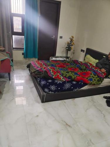um par de camas sentadas num quarto em Srpska Chata em Banja Luka