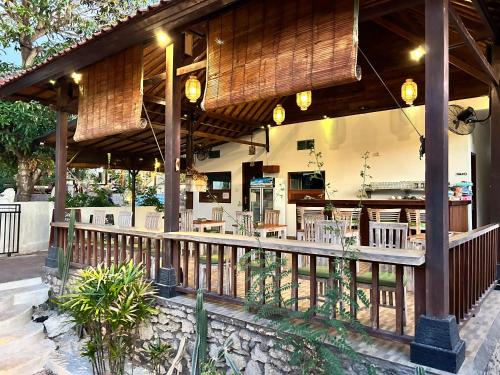 Ресторан / где поесть в Island Cabanas Formerly Taman Sari Villa