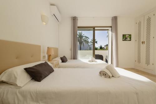Spacious house with pool, garden and solarium in Las Chapas, Marbella