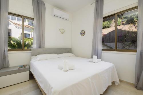 Spacious house with pool, garden and solarium in Las Chapas, Marbella