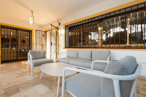 Spacious house with pool, garden and solarium in Las Chapas, Marbella