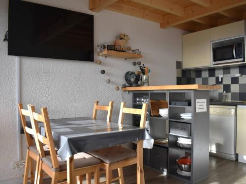 2 Pièces cabine, balcon sud, parking, proche centre-ville à Font-Romeu - FR-1-580-11