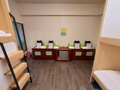 Una cama o camas en una habitación de 蓮園旅舘-桃園店