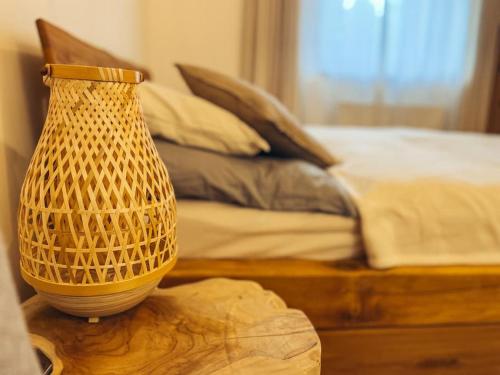 a vase sitting on a table next to a bed at Útulný apartmán St Michael v Javorné na Šumavě in Čachrov