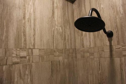 Gambar di galeri bagi Upscale Character Home with Luxurious Amenities di Victoria