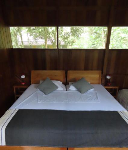 Katil atau katil-katil dalam bilik di Kuporo lodge