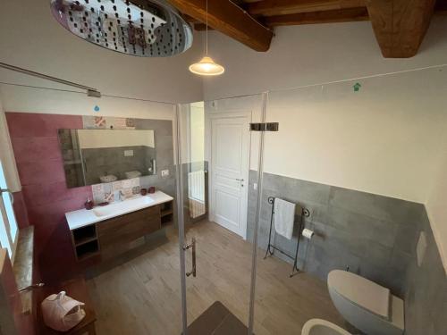 A bathroom at Villa San Bartolomeo