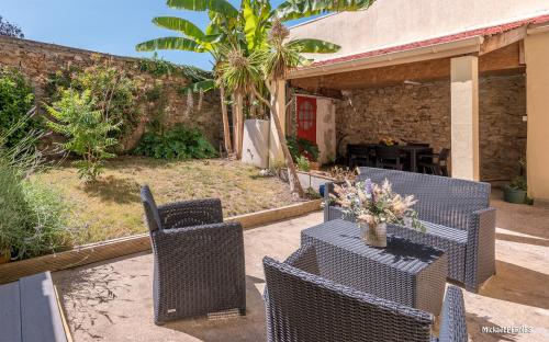 RÉF 398 HENNEBONT maison de ville de caractère avec jardinet et patio