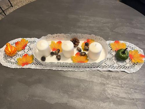 a plate with candles and fruit on a table at HEATHER'S HOME 108 - Appartamento vista mozzafiato in Bassano del Grappa