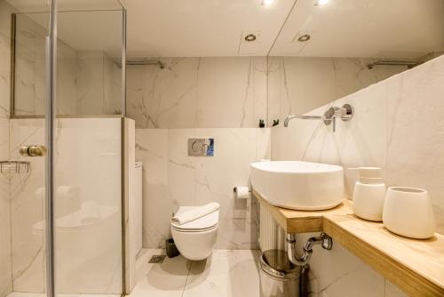 the Artistic One-Bedroom Studio in Plaka