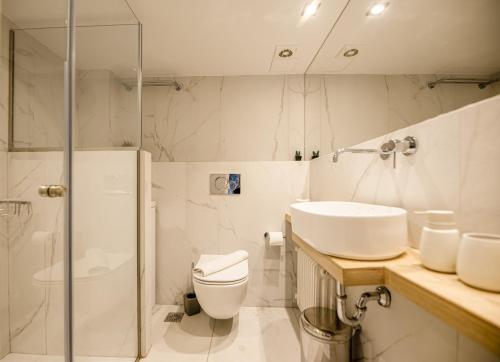 the Artistic One-Bedroom Studio in Plaka