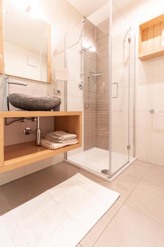 a bathroom with a shower and a sink at Agritur Il Tempo delle Mele in Caldes