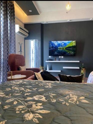 Llit o llits en una habitació de Roseate by Kapoor Regency