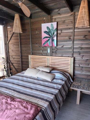 a bedroom with a bed in a wooden wall at La Vista, chambre d'hôte chez l'habitant in Trois-Rivières