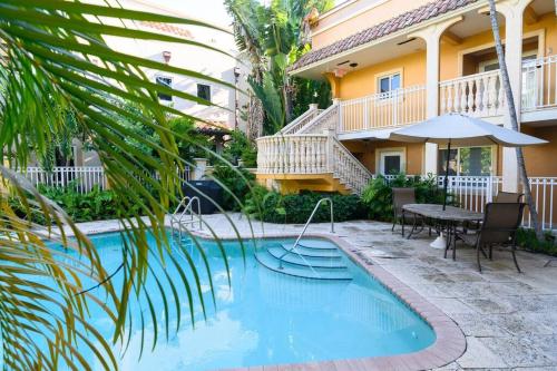 Πισίνα στο ή κοντά στο Las Olas Blvd Exclusive Apt with waterview