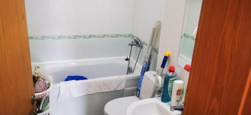 a bathroom with a sink and a toilet and a bath tub at Tinas Ruhepol mit Terrasse und Meerblick in Kableshkovo