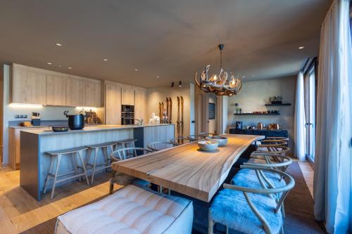 a kitchen and dining room with a wooden table and chairs at W ISARD LODGE by Select Rentals in El Tarter