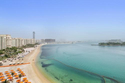 Gallery image of VayK - Serene 1BD with Full Sea View on the Palm in Dubai