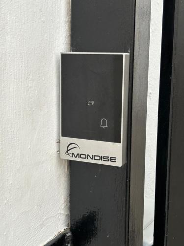 a box on the side of a wall at APARTAMENTOS JUAN RAMÓN JIMÉNEZ 3 in Utrera