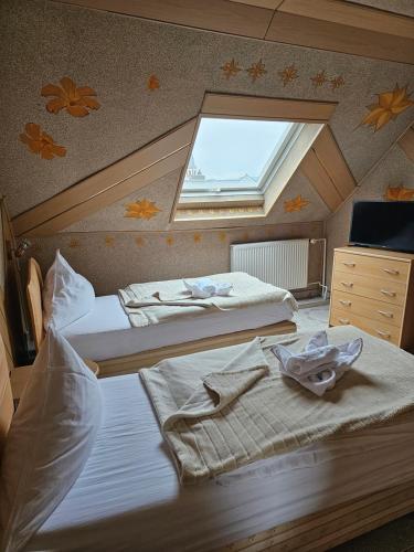 Ένα ή περισσότερα κρεβάτια σε δωμάτιο στο Hotel Tenne