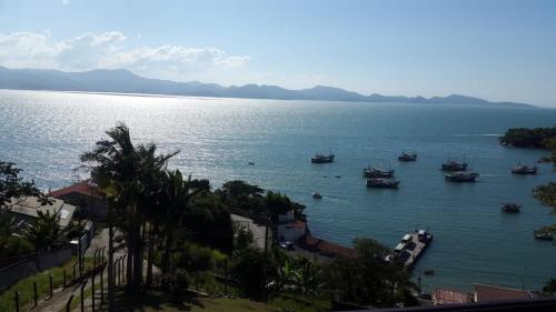 a group of boats in a large body of water at Marques Home in Porto Belo