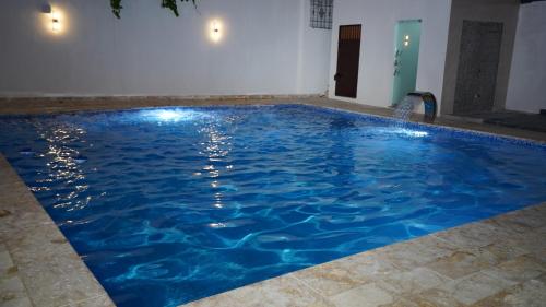 Swimming pool sa o malapit sa Villa Sol Taino, Hotel en Boca chica, 5 minutos del Aeropuerto Internacional las Américas