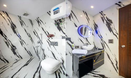 THE EMBASSY INN – Photos 4