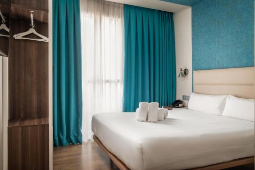 Arya Stadium Hotel Image