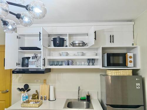 مطبخ أو مطبخ صغير في Ezzel’s Place at Marina Spatial Dumaguete City