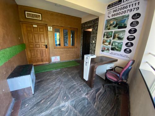 a waiting room with a desk and a chair at AL-MANAL 203 Luxury Suite Rooms 3BHK in Bhatkal