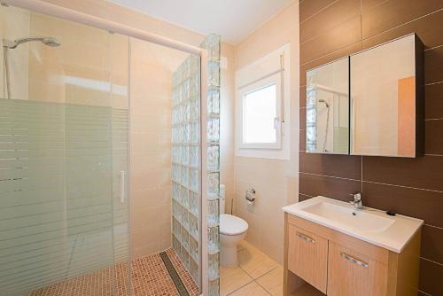 a bathroom with a toilet and a sink and a shower at Villa Malibu - PlusHolidays in Moraira