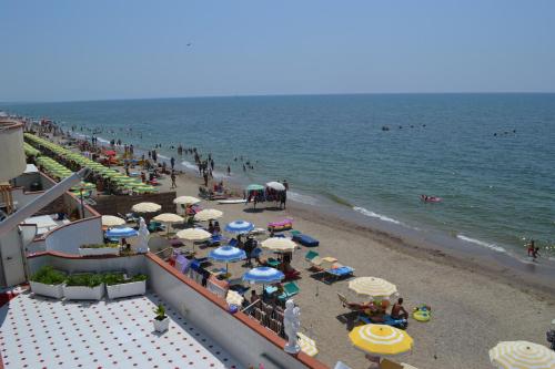 an overhead view of a beach with umbrellas and people at casa vacanze dei navigatori on the sea in Pontecagnano
