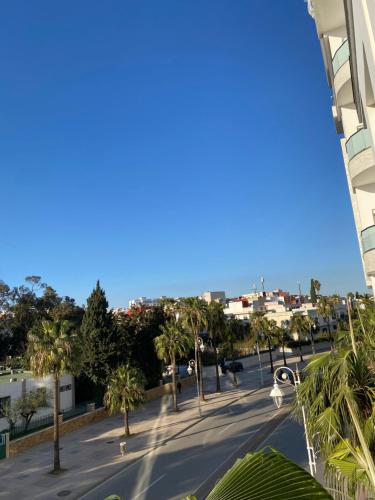El barrio en el que está el departamento o un barrio cercano