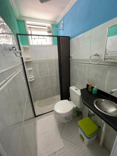 a bathroom with a toilet and a sink and a shower at Loft inteiro, aconchegante. in Aracaju