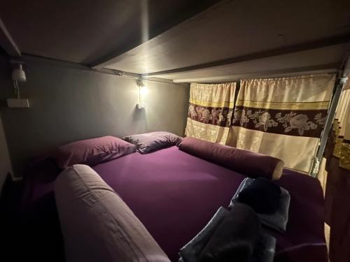 Katil atau katil-katil dalam bilik di Haadrin Fellini Hostel & Pizzeria