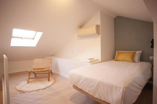 a small bedroom with a bed and a chair at Apartment in Chamberi in Madrid