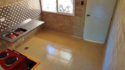 an overhead view of a kitchen with a tile floor at Monoambientes Chamical in Chamical