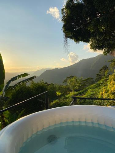 a hot tub with a view of the mountains at Andino Glamping in La Peña