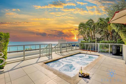 a hot tub on a balcony overlooking the ocean at Costa Hollywood Beach in Hollywood