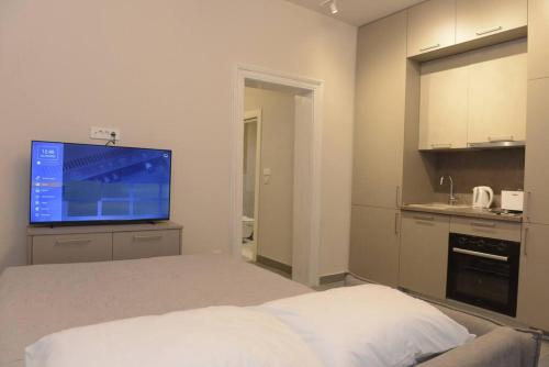 TV i/ili multimedijalni sistem u objektu Apartment Dora 3,beach apartment