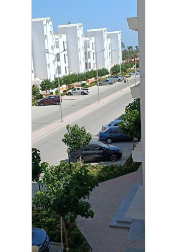 a view of a street with cars parked in a parking lot at شالية بقرية بالميرا in Ain Sokhna