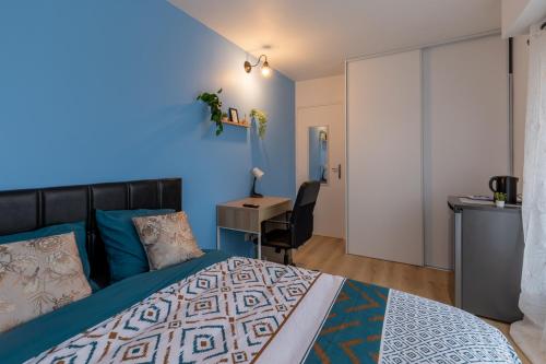 Postel nebo postele na pokoji v ubytování Le Beau Refuge Parisien de Cergy - Parisian modern flat at Cergy