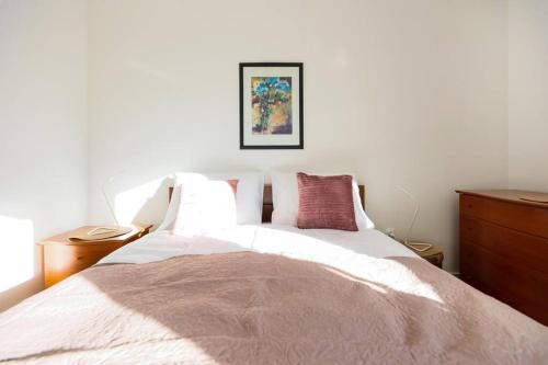 White & Bright Escape 1BDR apt
