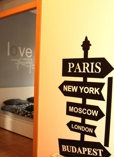  Gozsdu Apartment -  Chambre  photo :   Tea/Coffee maker    Minibar    Bath                           